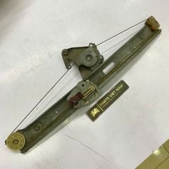 Compa nâng kính, cơ cấu nâng hạ kính sau phải BMW 3 Series 325i, 330i E46 (Sedan, Wagon) đời 1999 - 2005. Hàng tháo xe. Mã 51358212100, 51358200718