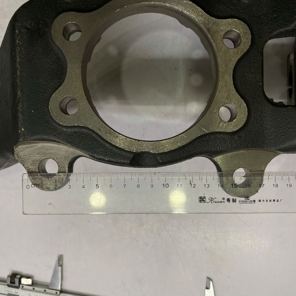 Ngõng moay ơ trước, Trụ lái trước Nissan Navara NP300, D23 đời 2015 - 2021. Hàng Oem chất lượng cao, loại bắt không phanh dài 15 cm. Mã phải 40014-4JA0A, mã trái 40015-4JA0A