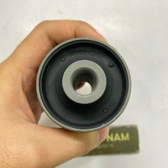 Cao su thanh giằng sau trên trái và phải Toyota Land Cruiser J200, Lexus LX570 đời 2007 - 2015. Hàng cao cấp. Mã 4871060140, 4871060131, 4870260130 ( có 4 quả cho 1 xe đơn giá 1 quả )