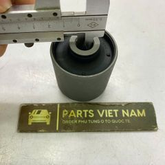 Cao su thanh giằng sau trên trái và phải Toyota Land Cruiser J200, Lexus LX570 đời 2007 - 2015. Hàng cao cấp. Mã 4871060140, 4871060131, 4870260130 ( có 4 quả cho 1 xe đơn giá 1 quả )