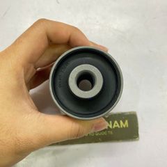 Cao su thanh giằng sau trên trái và phải Toyota Land Cruiser J200, Lexus LX570 đời 2007 - 2015. Hàng cao cấp. Mã 4871060140, 4871060131, 4870260130 ( có 4 quả cho 1 xe đơn giá 1 quả )