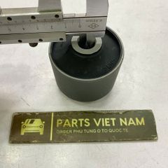 Cao su thanh giằng sau dưới Toyota Land Cruiser J200, Lexus LX570 đời 2007 - 2015. Hàng cao cấp. Mã 4872060070, 4870260140 ( có 4 quả cho 1 xe đơn giá 1 quả )