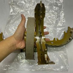 Má phanh tay, Guốc phanh tay (Parking Brake Shoe Kit) Toyota Land Cruiser 100 (FZJ100, UZJ100, HDJ100), Lexus LX470 đời 1998 - 2007. Hàng chất lượng cao. Mã bộ Kit 0449560070, 4655060060
