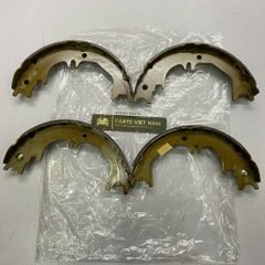 Má phanh tay, Guốc phanh tay (Parking Brake Shoe Kit) Toyota Land Cruiser 100 (FZJ100, UZJ100, HDJ100), Lexus LX470 đời 1998 - 2007. Hàng chất lượng cao. Mã bộ Kit 0449560070, 4655060060