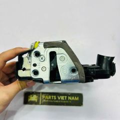 Cơ cấu ổ khoá cửa, mô tơ ngậm khóa cửa trước bên trái (bên lái) Toyota RAV4, Lexus ES300h, ES350 đời 2005 - 2018. Hàng Toyota Chính hãng tháo xe đặt 12 ngày. Mã 6904042250, 690400R010