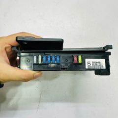 Hộp cầu chì Toyota Venza đời 2012 - 2015. Hàng xịn Toyota. Mã 82720-0T020, 827200T020, 82720-0T011, 827200T011