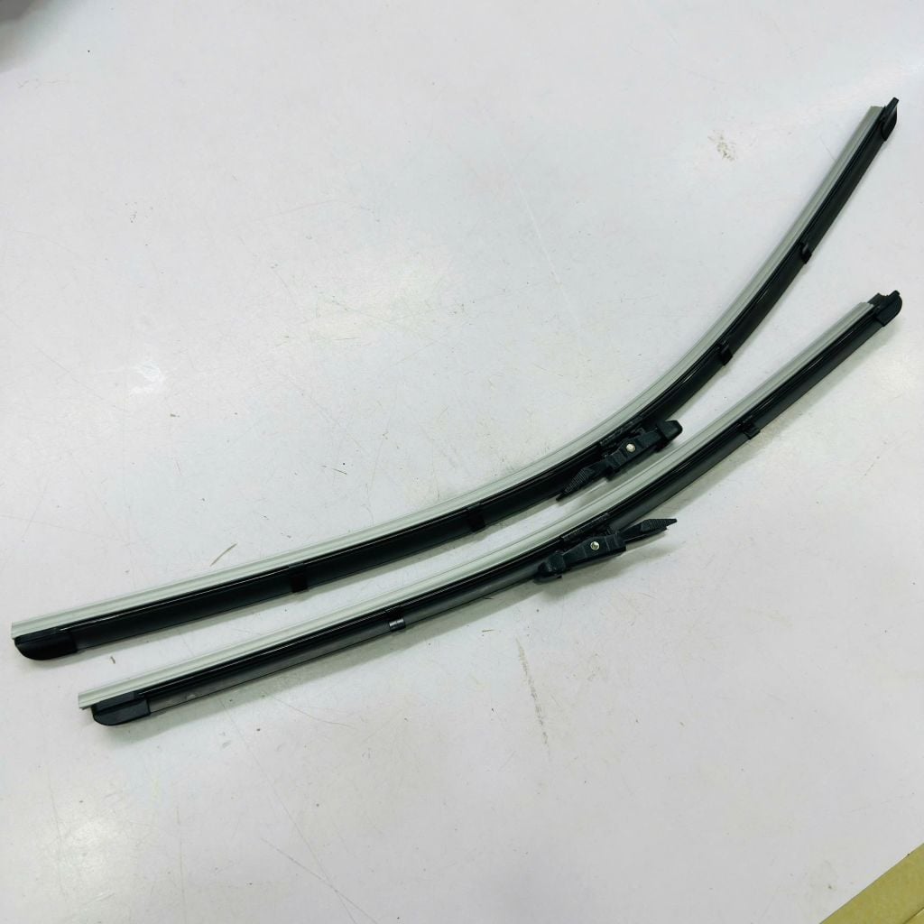 Bộ chổi gạt mưa trước (Set 2 cây) BMW 3 Series (F30 Sedan, F31 Touring, F34 GT, F80 M3) 320i, 328i, 330i đời 2012 - 2019. Hàng Oem chất lượng cao. Kích thước 24'' / 19''. Mã 61612241357 ( 1 đôi )