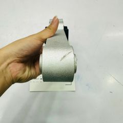 Chân máy sau, Chân giằng máy số 8 (Dog Bone Mount) Range Rover Evoque (L538), Freelander 2 (L359) đời 2012 - 2017. Hàng OEM chất lượng cao. Mã LR030745