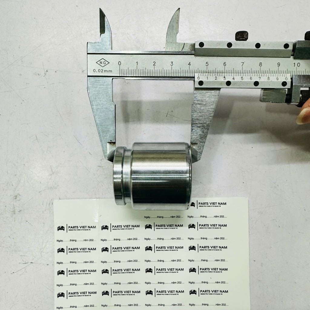 Piston phanh trước (Quả piston heo dầu) Mitsubishi Pajero V33, V43 (Heo 2 Piston) đời 1991 - 2005. Hàng OEM thông số 37*43. Mã MB857837 ( 1 cụm phanh 2 piston đơn giá 1 quả )