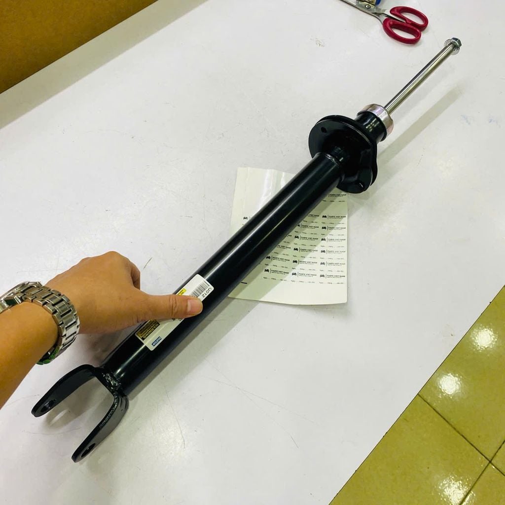 Giảm xóc trước, Phuộc nhún trước cơ Mercedes Benz C Class 200 250 300 (W205, S205, C205, A205) đời 2013 - 2021. Hàng Oem chất lượng cao. Mã A2053208330, A2053209230, A2053207368