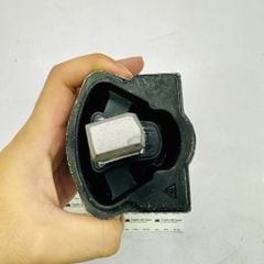 Cao su chân hộp số Mercedes W203, W203, W211, W212 M272, C180, C200, C230, C240, C250, C280, C300, CLK320, CLK350, E200, E250, E300, E350, E400. Hàng Lemforder. Mã A2122400418, A2202400218, A2202400518, A2202401818, A2122401618, A2122402418