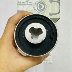 Cao su càng i trên cong (Cục to/Sau) Mercedes-Benz C 200 250 300 (W204), E 200 300 (W212, C207), CLS (C218), SLK (R172) đời 2007 - 2016. Hàng Bmtsr. Mã A2123330014, A2043331114