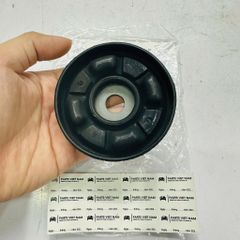 Cao su hãm chân cầu sau (Trên), Đệm chặn trên vi sai sau Lexus GS300, GS350, GS430, GS460, IS250; Toyota Crown, Mark X đời 2003 - 2012. Hàng Toyota/Lexus Chính hãng (Genuine) đặt 12 - 15 ngày. Mã 41653-30050, 4165330050