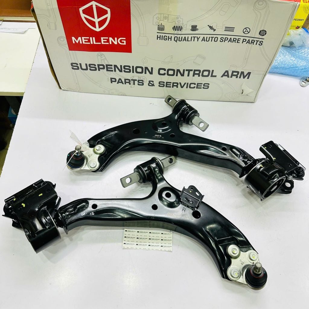 Càng A trước liền trụ đứng (Lower Control Arm) Honda CRV đời 2015, 2016, 2017. Trái (LH) / Phải (RH). Hàng Honda Meileng. Mã 51350-T1W-E12, 51360-T1W-E02 ( 1 cái )