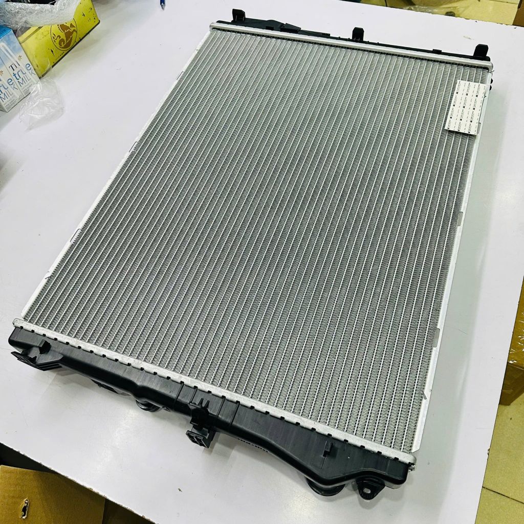 Két nước (Radiator) Mercedes-Benz E200, E250, E300 (W213), 400, S450, S500, S560, S600 (W222), GLC 200, GLC 250, GLC 300 (X253), CLS 300d, CLS 450 (C257) đời 2015 - 2023. Hàng Berh. Mã A0995007100, A0995003303