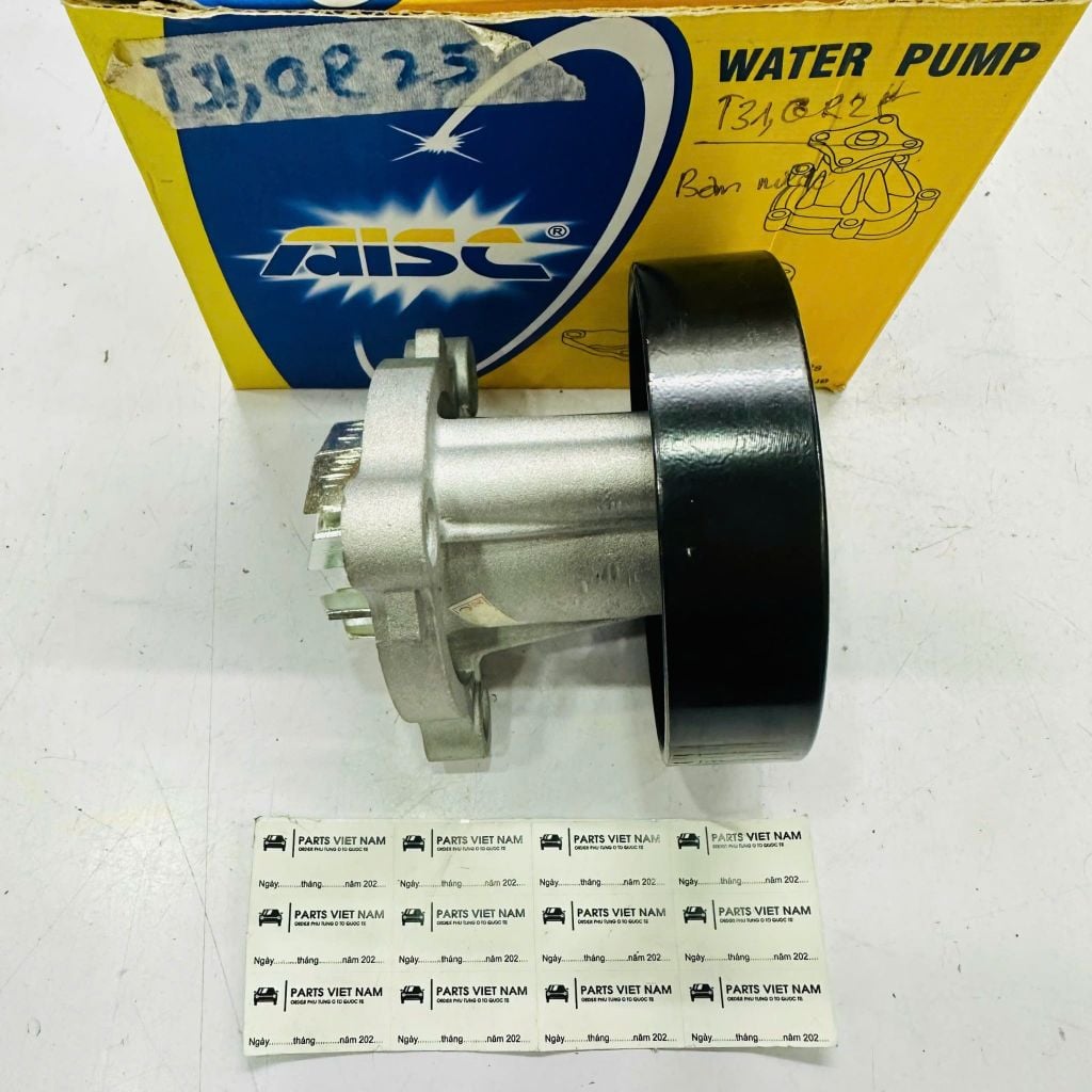 Bơm nước (Water Pump) Nissan XTrail T30 (2001-2007). Động cơ QR20 / QR25. Hàng OEM Aisc. Mã 210106N226
