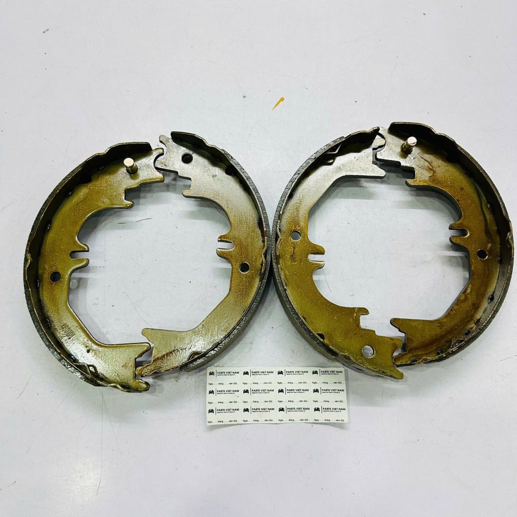 Má phanh tay (Guốc phanh tay) Toyota Land Cruiser 80, 100 (FZJ80, FZJ100), Lexus LX450, LX470 đời 1996 - 2007. Hàng chất lượng cao Mã 4654060050, 4658060050 ( 1 bộ )