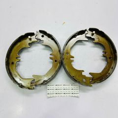 Má phanh tay (Guốc phanh tay) Toyota Land Cruiser 80, 100 (FZJ80, FZJ100), Lexus LX450, LX470 đời 1996 - 2007. Hàng chất lượng cao Mã 4654060050, 4658060050 ( 1 bộ )