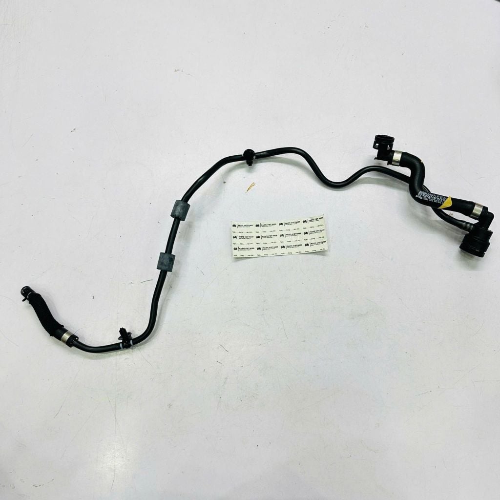 Ống hồi bình nước phụ Mercedes C200, C250, C300 (W205), GLC300 (X253) đời 2015 - 2019. Động cơ M274. Hàng xịn Mer. Mã A2055012401