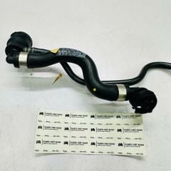 Ống hồi bình nước phụ Mercedes C200, C250, C300 (W205), GLC300 (X253) đời 2015 - 2019. Động cơ M274. Hàng xịn Mer. Mã A2055012401