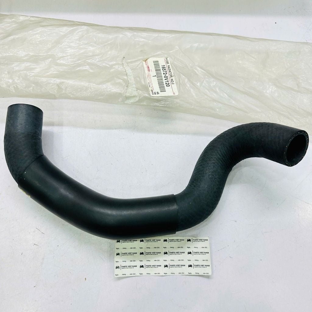 Ống nước két nước dưới (Tuy ô nước hồi) Toyota Venza 2.7 (2009-2015), Camry 2.5 (2010-2011). Động cơ 1AR-FE, 2AR-FE. Hàng chính hãng Toyota. Mã 16572-0V010, 165720V010