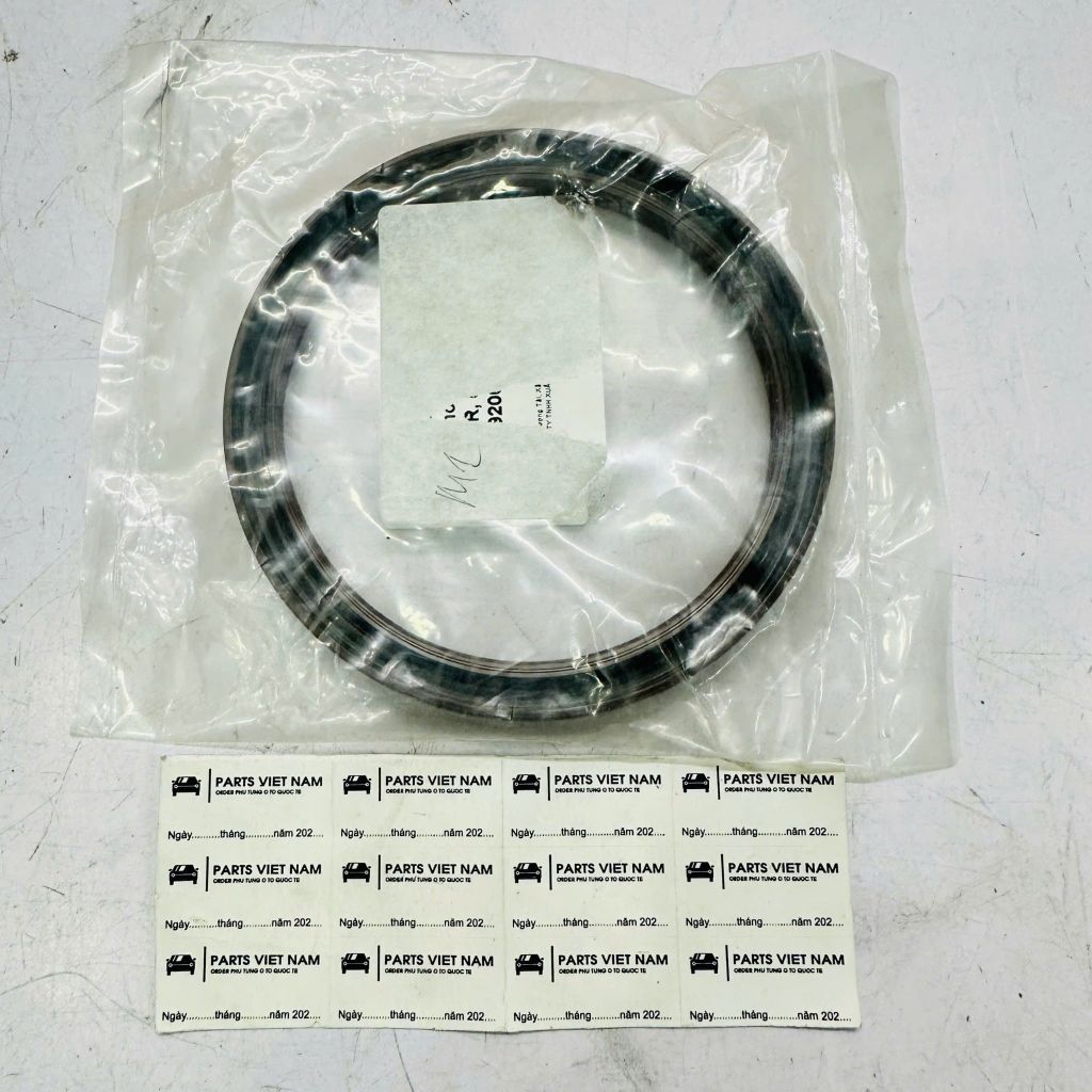 Phớt đuôi trục cơ (Phớt chặn dầu cốt máy sau) Lexus RX350, RX450h (GYL15/GGL15) đời 2010 - 2015. Động cơ V6 3.5L (2GR-FE/FXE). Hàng Toyota / NOK Kích thước 92x114x8.5. Mã 90311-92005, 9031192005