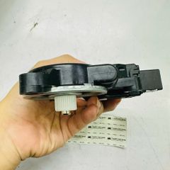 Mô tơ lên xuống kính sau trái (Sau lái) Mazda CX-8, CX-5 đời 2017 - 2024. Hàng Mazda Changan. Mã BHN9-59-58X, B45C-59-58X