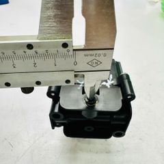 Van chia hơi bơm nâng gầm (Solenoid Valve Block) BMW 520i, 523i, 525i, 525xi, 530i, 530xi, 545i, 550i, Touring (E61) đời 2004 - 2010. Loại lỗ hơi 3mm. Hàng cao cấp. Mã 37206789937, 37106777827