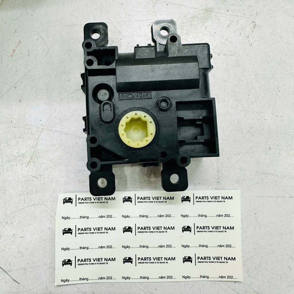 Mô tơ trộn gió, Mô tơ chia hướng gió điều hòa Toyota Vios, Yaris, Wigo đời 2014 - 2018. Hàng Denso. Mã 87106-0D070 (Trộn), 87106-0D160 (Chia), AE063800-2242