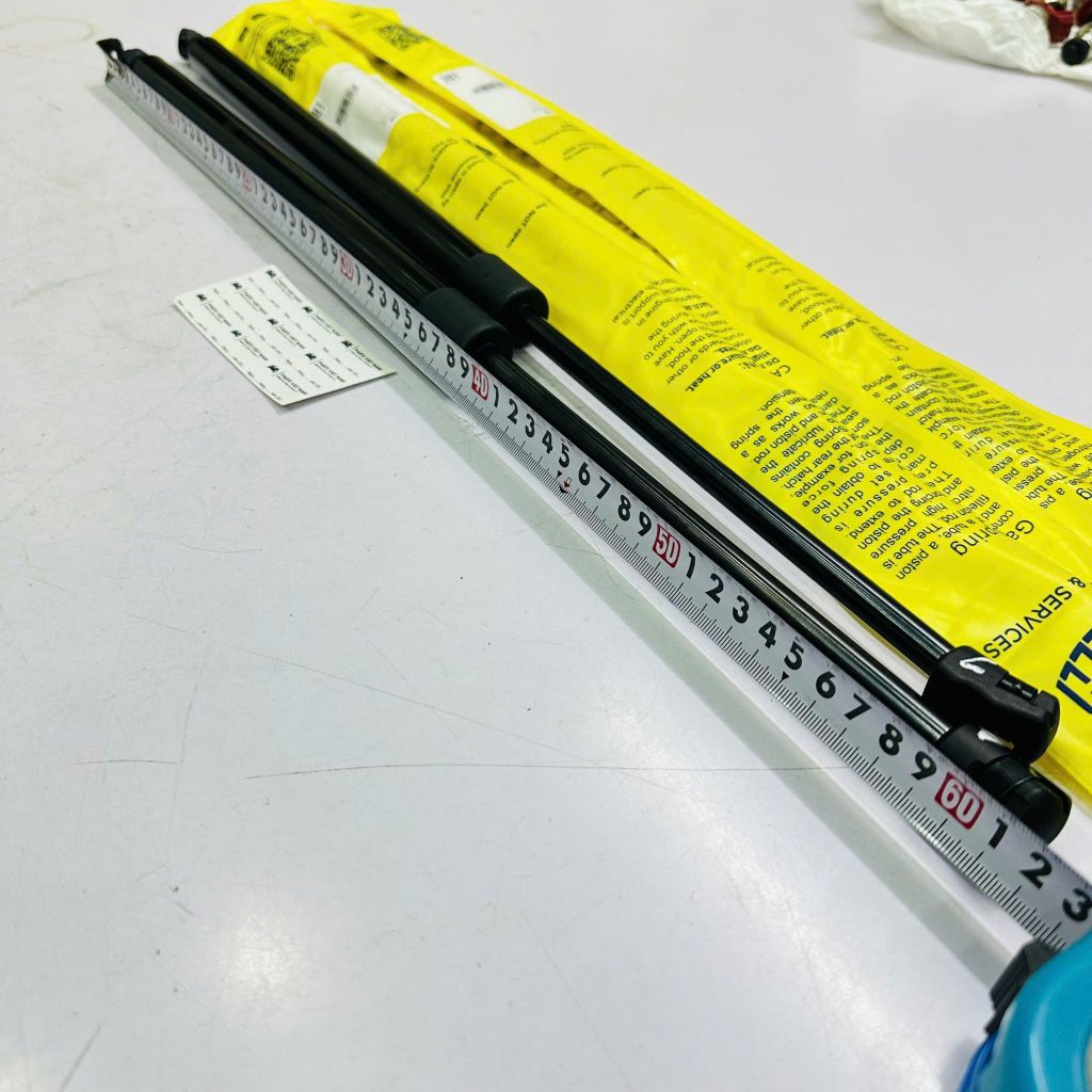 Ty chống cốp sau (Ty đỡ cửa hậu) Lexus RX350, RX450h đời 2010 - 2015. Bản có cốp điện (Power Liftgate). Hàng Magneti Marelli dài 60cm. Mã 689500E030 (Phải), 689600E030 (Trái) ( 1 đôi )