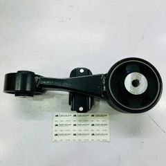 Chân máy giằng (Chân số 8), Chân đầu máy Toyota Camry 2.5, Venza 2.7, Highlander 2.7, Sienna 2.7, Lexus RX270 đời 2009 - 2017. Máy 1AR, 2AR hàng cao cấp. Mã 123090V010, 12309-0V010