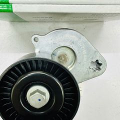 Cụm bi tăng dây curoa tổng Mercedes C200, C250 (W204), E200, E250 (W212), E200 (W211), SLK200, SLK250 R171 đời 2007–2014. Dùng cho động cơ M271. Hàng INA Đức chính hãng, hoạt động ổn định, tăng độ bền dây curoa. Mã A2712000470, INA 5340370100