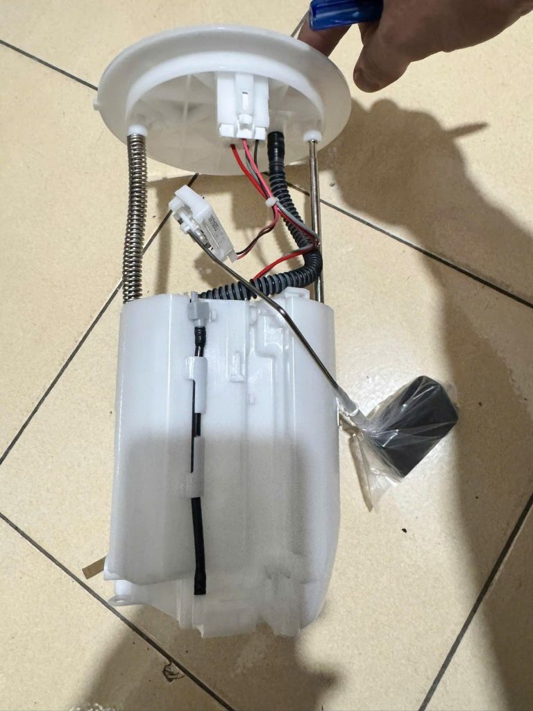 Cụm bơm xăng (Bơm nhiên liệu) Toyota Highlander 2.7L I4 (1AR-FE) và 3.5L V6 (2GR-FE) đời 2010 - 2013. Hàng cao cấp hành 1 tháng. Mã 77020-0E070, 770200E070