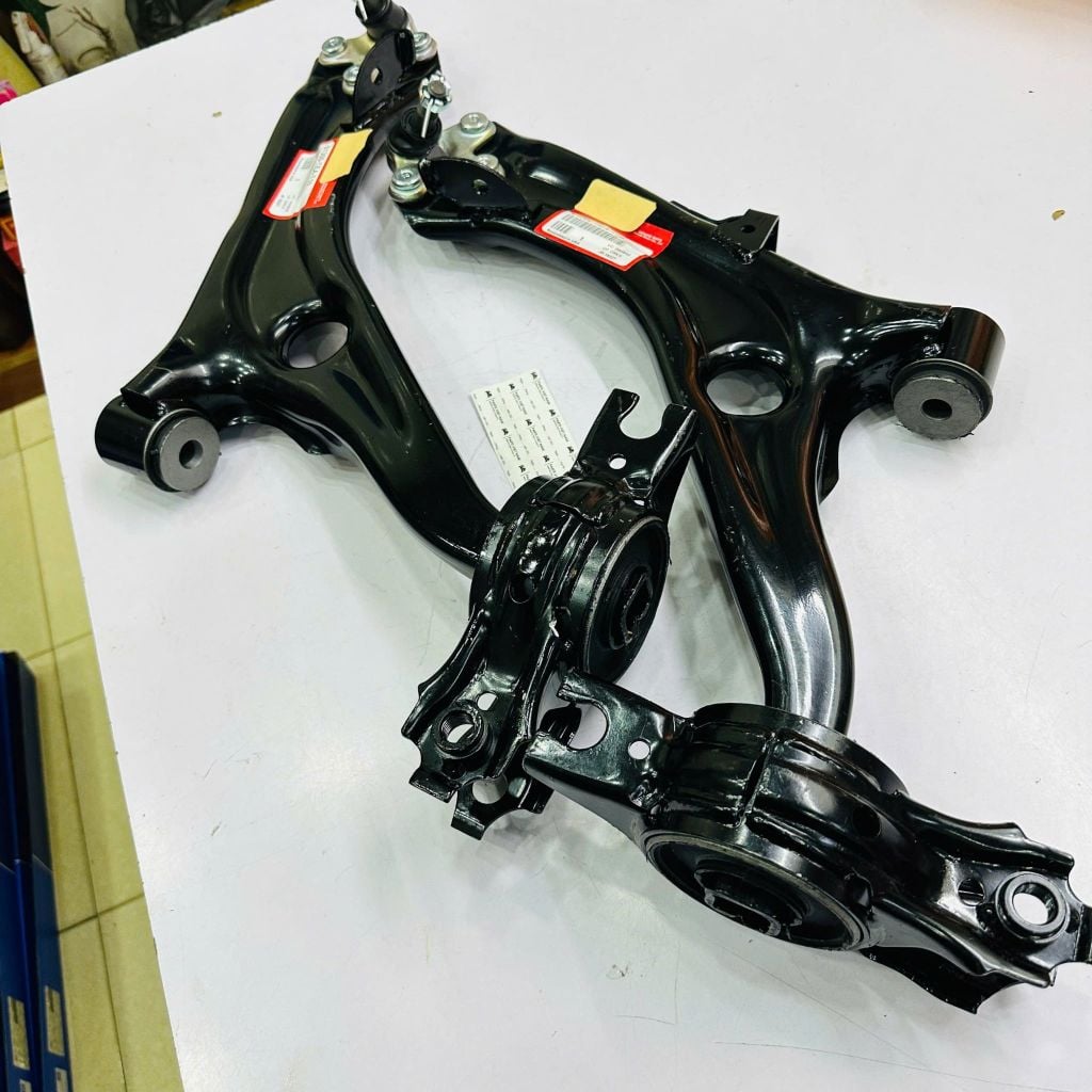 Càng A, liền rô tuyn trụ đứng Honda Civic 1.8, 1.5 Turbo đời 2016-2022. Hàng Honda Donfeng. Mã phải 51350-TEA-T10, trái 51360-TEA-T10 ( cái )