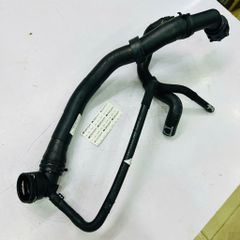 Ống dẫn nước trên két nước (Vị trí số 1) xe Audi A3 8V, Q3, TT, Volkswagen Golf MK7, Passat B8, Tiguan Allspace đời 2013 - 2020. Hàng Audi China. Mã 5Q0122101EA, L500122101EA