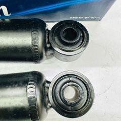 Giảm xóc trước (Phuộc nhún trước dầu) xe Mitsubishi Pajero V31, V33, V43 đời 1996-2007. Hàng KYB Thailand. Mã KYB 444085 ( 1 cây )
