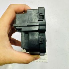 Tay mở khóa gập ghế sau bên trái xe Mercedes C-Class C200, C300 Mui trần (A205), Coupe (C205). Hàng xịn tháo xe đặt 8 - 10 ngày. Mã A2059200576