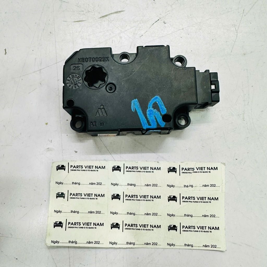 Mô tơ chia gió nóng lạnh (Actuator) xe Mercedes (X253) GLC200, GLC250, GLC300, (W205) C180, C200, C250, C300, (W213) E200, E250, E300 đời 2015 - 2020. Hàng xịn tháo xe đặt 8 - 10 ngày. Mã ZBAT0069D00, T43758B