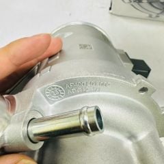 Bơm nước làm mát động cơ xe Mercedes C200, C250, C300, C350 W205, E200, E250, E300 W212 W213, GLC200, GLC250, GLC300 X253, GLK 250 X204 động cơ M274. Hàng Oem Âu. Mã A2742000207, A2742000107