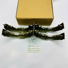 Bộ má phanh tay (Parking Brake Shoe) nằm trong lòng đĩa sau xe Toyota Fortuner đời 2016 - 2024. Hàng cao cấp. Mã 4655060070 ( 1 bộ 4 miếng )