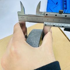 Bộ má phanh tay (Parking Brake Shoe) nằm trong lòng đĩa sau xe Toyota Fortuner đời 2016 - 2024. Hàng cao cấp. Mã 4655060070 ( 1 bộ 4 miếng )