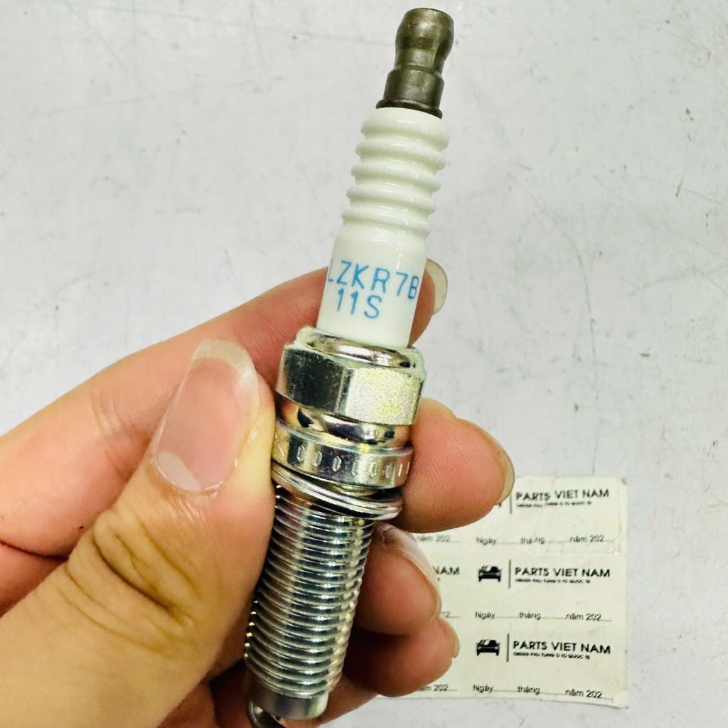 Bugi đánh lửa Iridium chân dài (Spark Plugs) xe Honda Civic (2008-2015), CRV (2009-2017), Accord 2.0/2.4, HR-V 1.8, Odyssey. Hàng xịn. Mã OE: 12290-R48-H01 (ILZKR7B-11S)