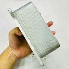 Két làm mát dầu động cơ, cụm sinh hàn (Engine Oil Cooler) Mercedes-Benz C200, C300 W205, E200, E300 W213, GLC200, GLC300, X253 đời 2017 - 2023. Động cơ M264 EQ Boost. Hàng OEM. Mã OE: A2641880001, A2641880000