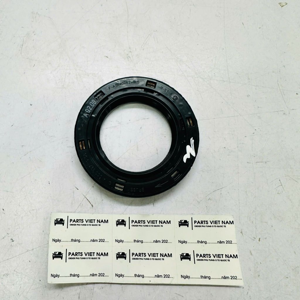 Phớt đầu trục cơ Mercedes W205 (C180, C200, C250, C300), W212/W213 (E200, E250, E300), GLC X253 (GLC200, GLC250, GLC300), CLA 45 AMG, GLA 45 Kích thước 40x62x8mm. Động cơ M274, M270, M266, M133. Hãng xịn Mã OE: A0169970146, A0159975846, A0139973746