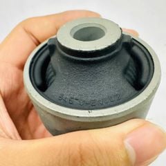 Cao su càng chữ A quả nhỏ giữa càng xe Nissan Teana, Altima, Murano, Juke, Pathfinder, Xtrail T32 ( quả đuôi càng ) và Infiniti JX. Mã OE Phải: 545001AA0A, 54500JN00A. Trái: 545011AA0A, 54501JN00A