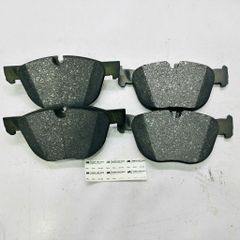 Bộ má phanh trước, bố thắng trước BMW X5 (2006-2018) và X6 (2008-2019). Tương thích hoàn hảo cho các đời E70, F15, E71, F16 đời 2006 - 2019. Hàng chất lượng cao bảo hành không mạt không zít. Mã OE: 34116852253, 34114074370, 34116778403, 34116779 293