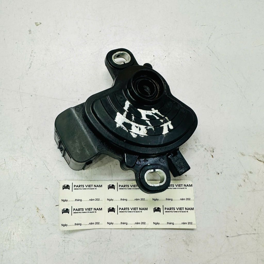 Công tắc báo vị trí số, rẻ quạt hộp số Toyota Veloz Cross và Avanza Premio đời 2022 - 2024. Mã OE: 84540-B2040, 84540B2040