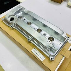 Nắp đậy giàn cò, nắp dàn cò động cơ Toyota 1AZ-FE (2.0L) và 2AZ-FE (2.4L) xe Camry (ACV30, ACV31, ACV40), RAV4, Alphard đời 2002 - 2011. Hàng cao cấp China. 1120128033, 1120128031, 1120128014
