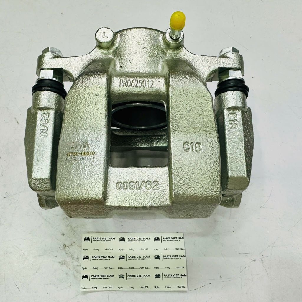 Cụm heo thắng đĩa trước, cụm phanh trước cho Toyota Vios và Yaris thế hệ 2014 - 2025, các mã khung NCP150, NSP151, NSP152. Hàng chất lượng cao. Mã 477500D210 (Bên Trái) và 477300D220 (Bên Phải) ( 1 cái )