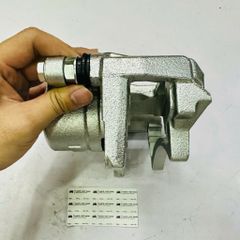 Cụm heo thắng đĩa trước, cụm phanh trước cho Toyota Vios và Yaris thế hệ 2014 - 2025, các mã khung NCP150, NSP151, NSP152. Hàng chất lượng cao. Mã 477500D210 (Bên Trái) và 477300D220 (Bên Phải) ( 1 cái )